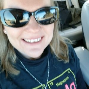 Meet your Posher, Dana